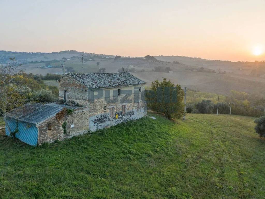 casa indipendente in vendita a Montegiorgio in zona Alteta
