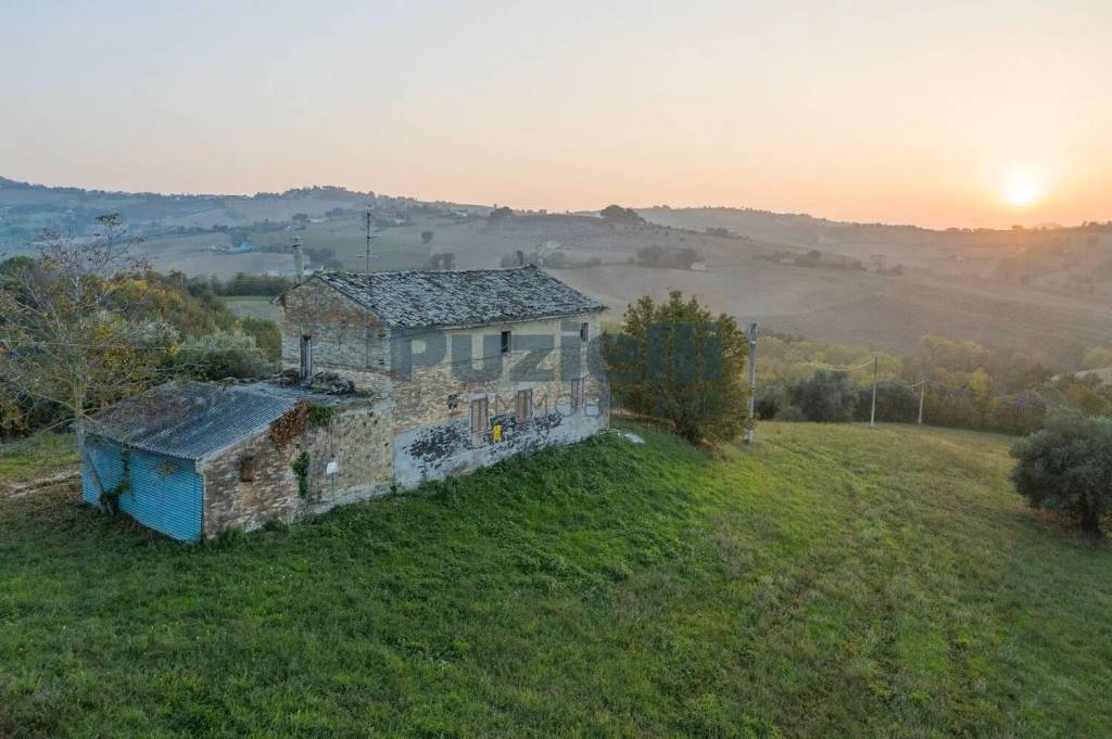casa indipendente in vendita a Montegiorgio in zona Alteta