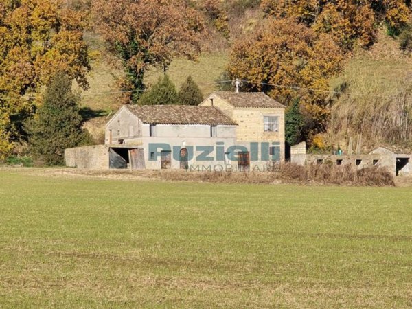 casa indipendente in vendita a Montegiorgio