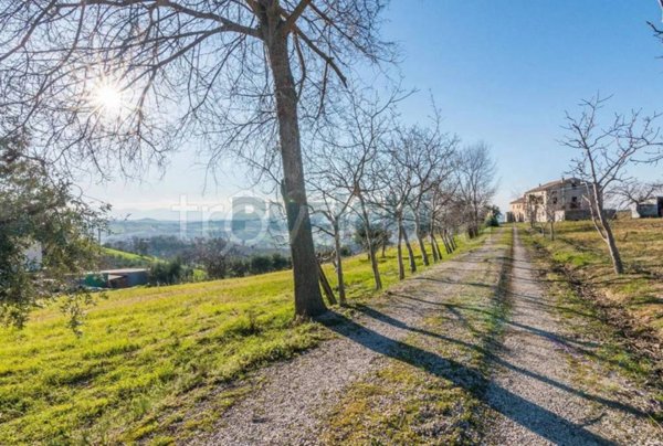 casa indipendente in vendita a Montegiorgio in zona Alteta