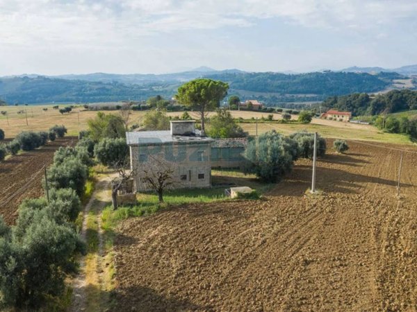 casa indipendente in vendita a Montegiorgio