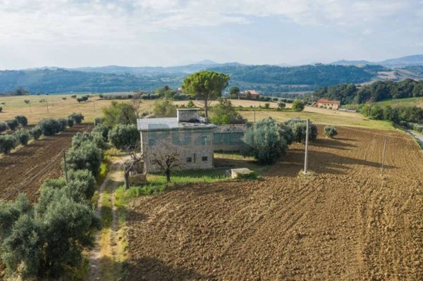 casa indipendente in vendita a Montegiorgio
