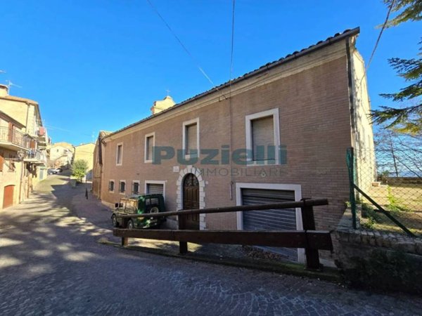 casa indipendente in vendita a Montegiorgio
