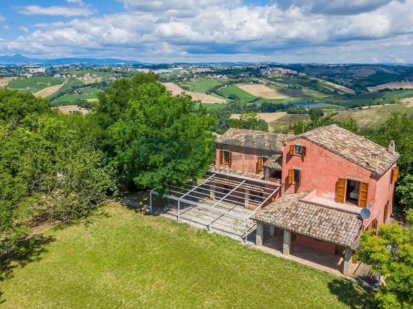 casa indipendente in vendita a Montegiorgio