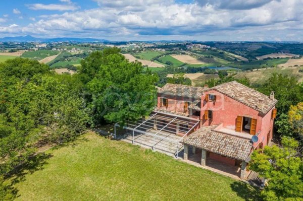 casa indipendente in vendita a Montegiorgio in zona Alteta