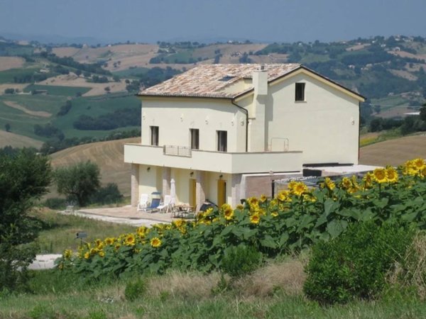 casa indipendente in vendita a Montegiorgio