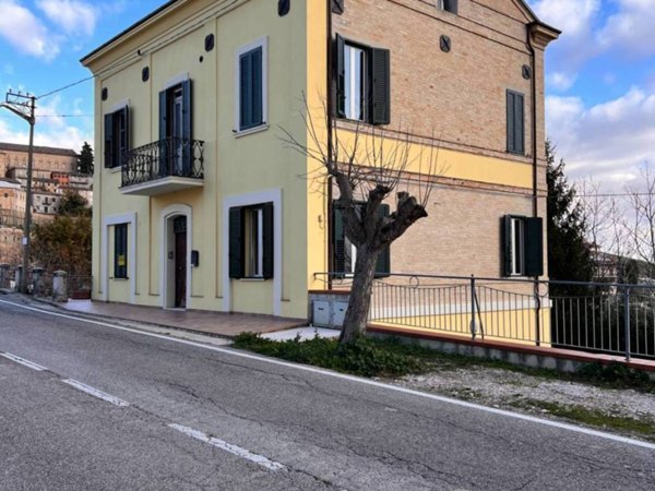 casa indipendente in vendita a Montegiorgio