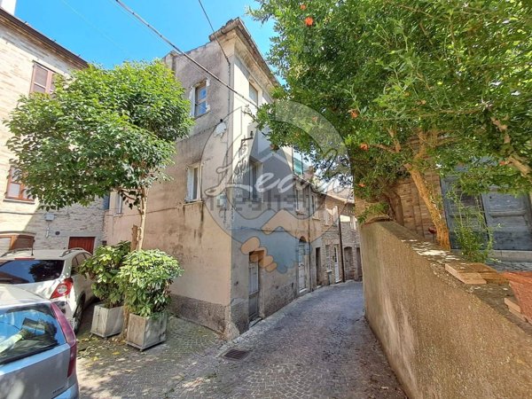 locale di sgombero in vendita a Montegiorgio