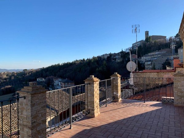 casa indipendente in vendita a Montegiorgio