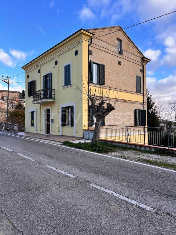 casa indipendente in vendita a Montegiorgio