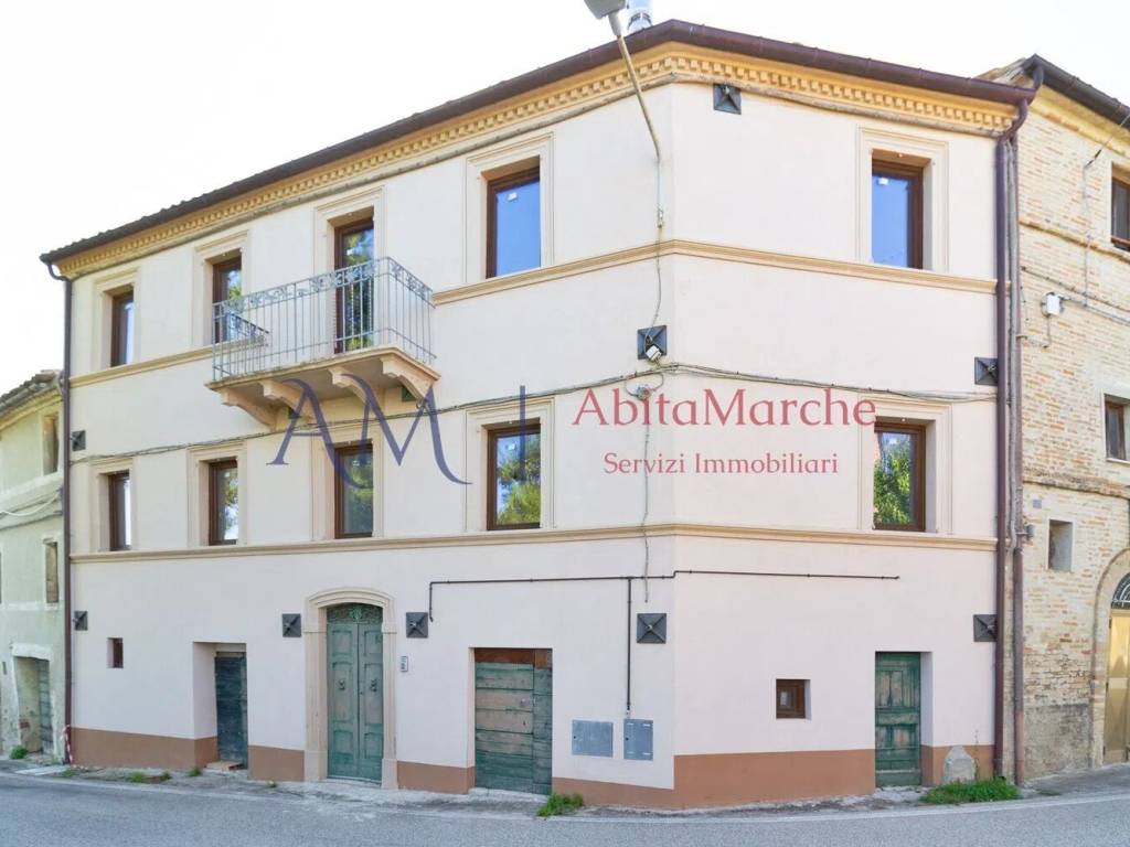 casa indipendente in vendita a Montegiorgio in zona Alteta