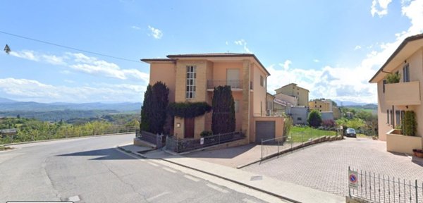 casa indipendente in vendita a Montegiorgio