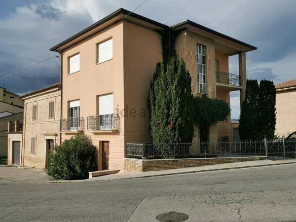 casa indipendente in vendita a Montegiorgio
