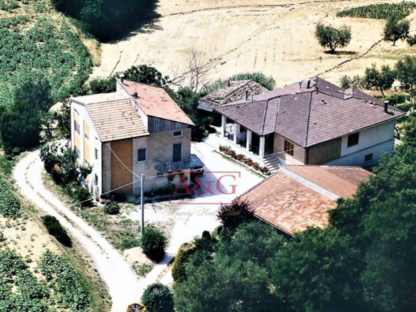 casa indipendente in vendita a Montegiorgio