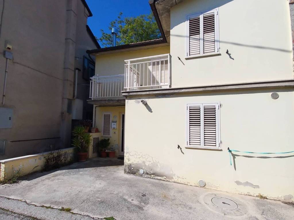 casa indipendente in vendita a Montegiorgio in zona Monte Verde