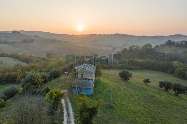 casa indipendente in vendita a Montegiorgio in zona Alteta