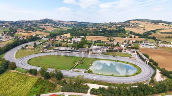 negozio in vendita a Montegiorgio