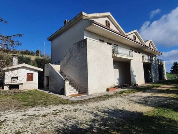 casa indipendente in vendita a Montegiorgio