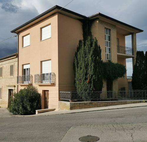 casa indipendente in vendita a Montegiorgio