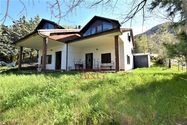 casa indipendente in vendita a Montegiorgio