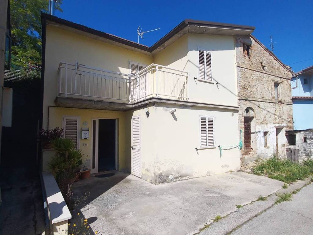 casa indipendente in vendita a Montegiorgio in zona Monte Verde
