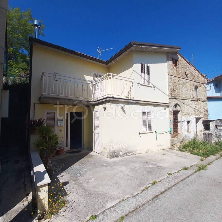 casa indipendente in vendita a Montegiorgio