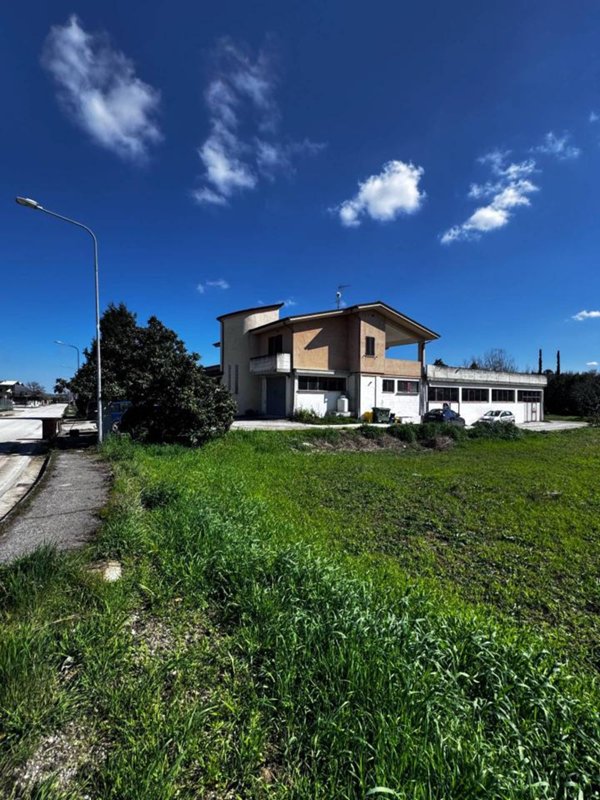 casa indipendente in vendita a Montegiorgio