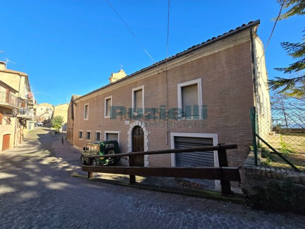 casa indipendente in vendita a Montegiorgio