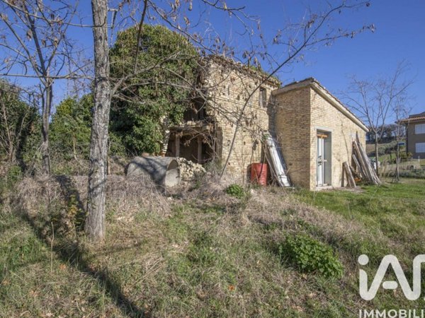 casale in vendita a Montegiorgio in zona Cerreto