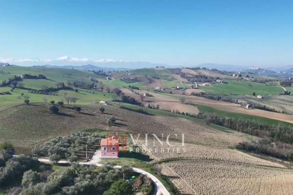 casa indipendente in vendita a Montegiorgio