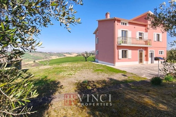 casa indipendente in vendita a Montegiorgio in zona Alteta