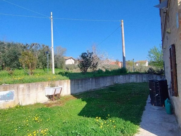 casa indipendente in vendita a Montegiorgio in zona Croce di via