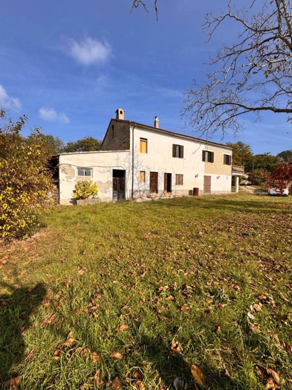 casa indipendente in vendita a Montegiorgio