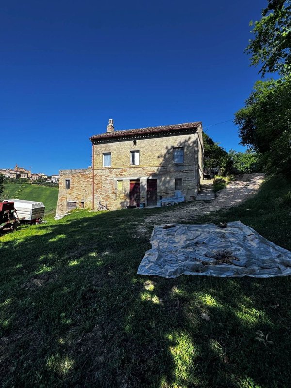 casa indipendente in vendita a Montegiorgio