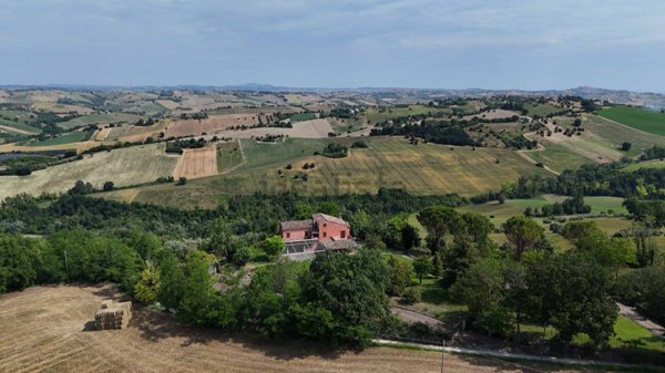 casale in vendita a Montegiorgio