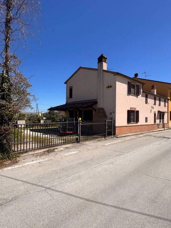 casa indipendente in vendita a Montegiorgio