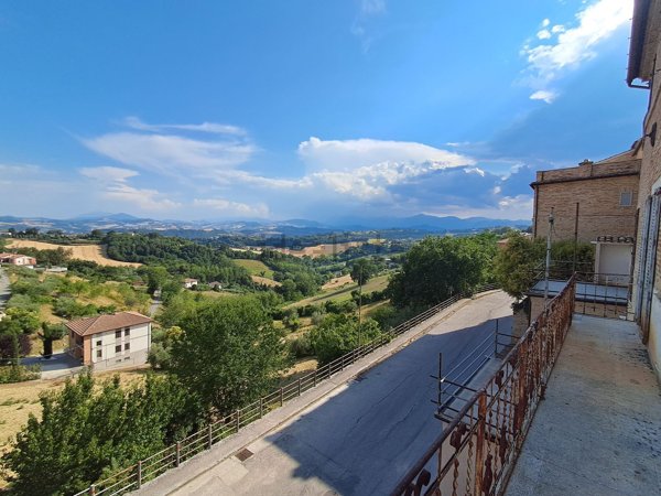 casa indipendente in vendita a Montegiorgio