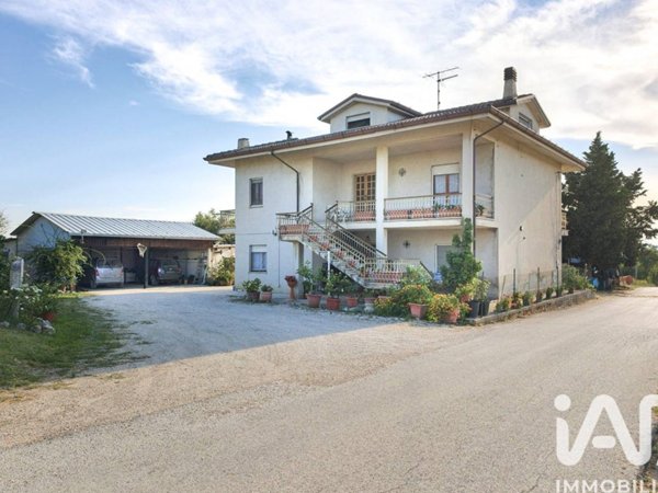 casa indipendente in vendita a Montegiorgio in zona Alteta