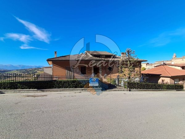 casa indipendente in vendita a Montegiorgio