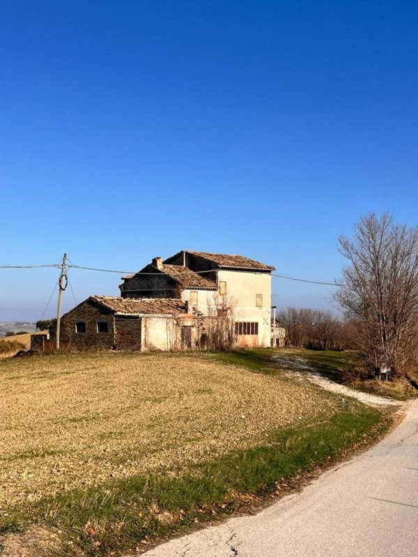 casa indipendente in vendita a Montegiorgio in zona Alteta