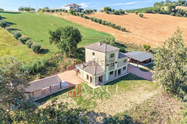 casa indipendente in vendita a Montegiorgio in zona Alteta