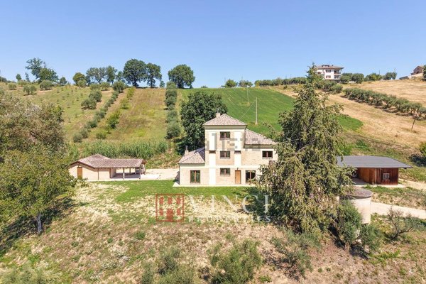 casa indipendente in vendita a Montegiorgio in zona Alteta