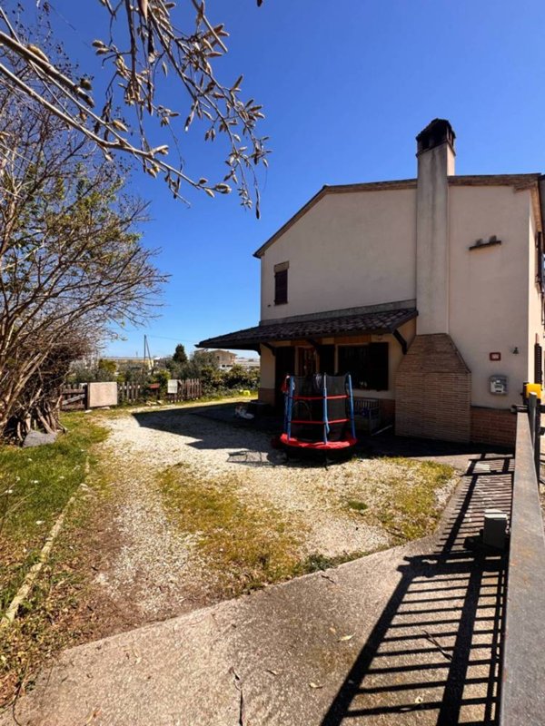 casa indipendente in vendita a Montegiorgio