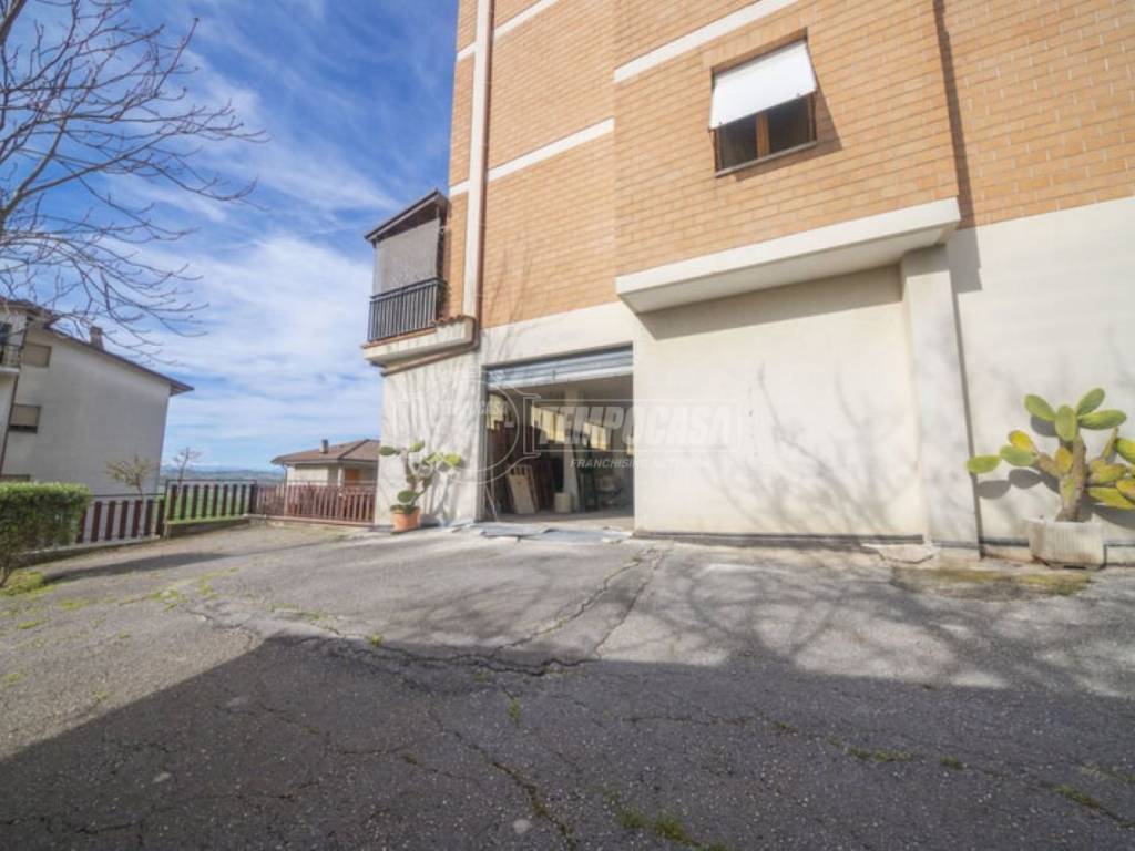 locale commerciale in vendita a Montegranaro