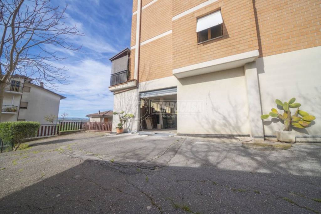 locale commerciale in vendita a Montegranaro