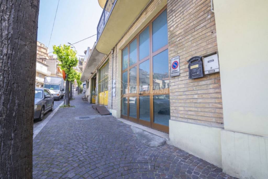 locale commerciale in vendita a Montegranaro