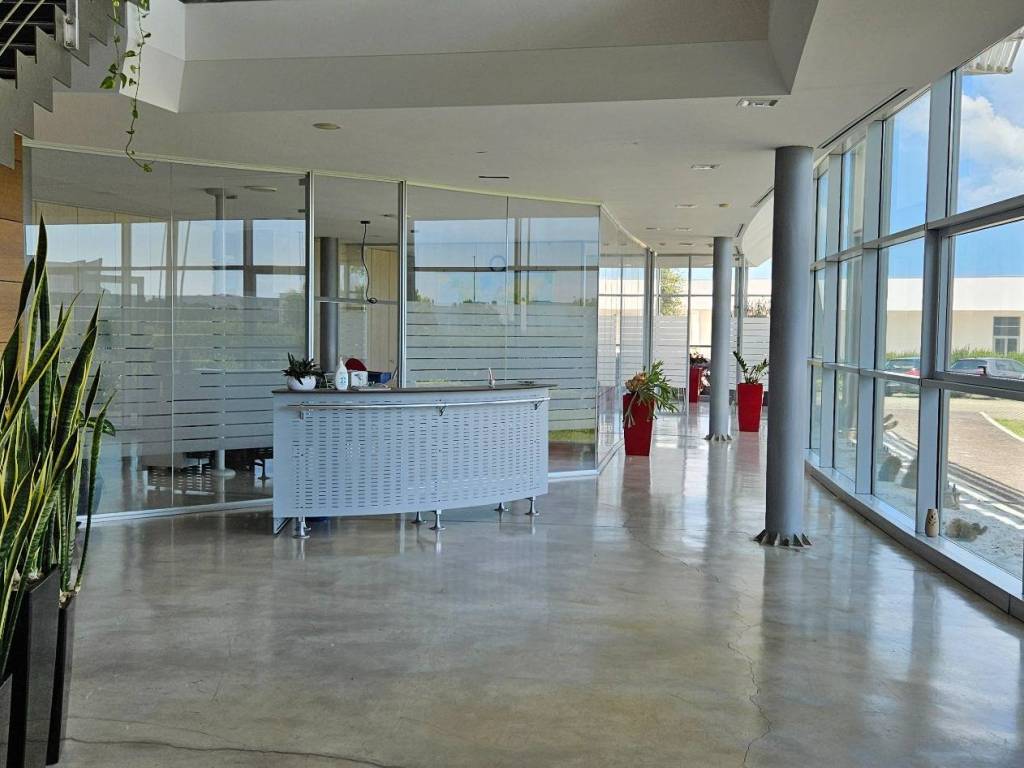 locale commerciale in vendita a Montegranaro