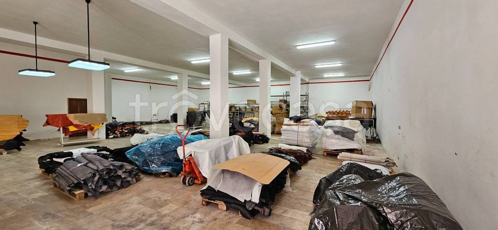 locale commerciale in vendita a Montegranaro
