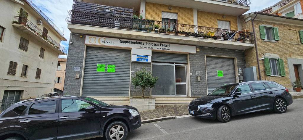 negozio in vendita a Montegranaro