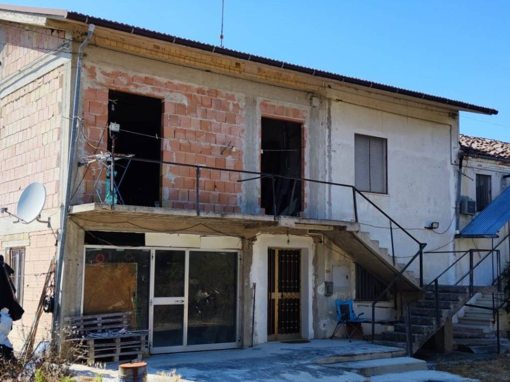 casa indipendente in vendita a Montegranaro in zona Guazzetti